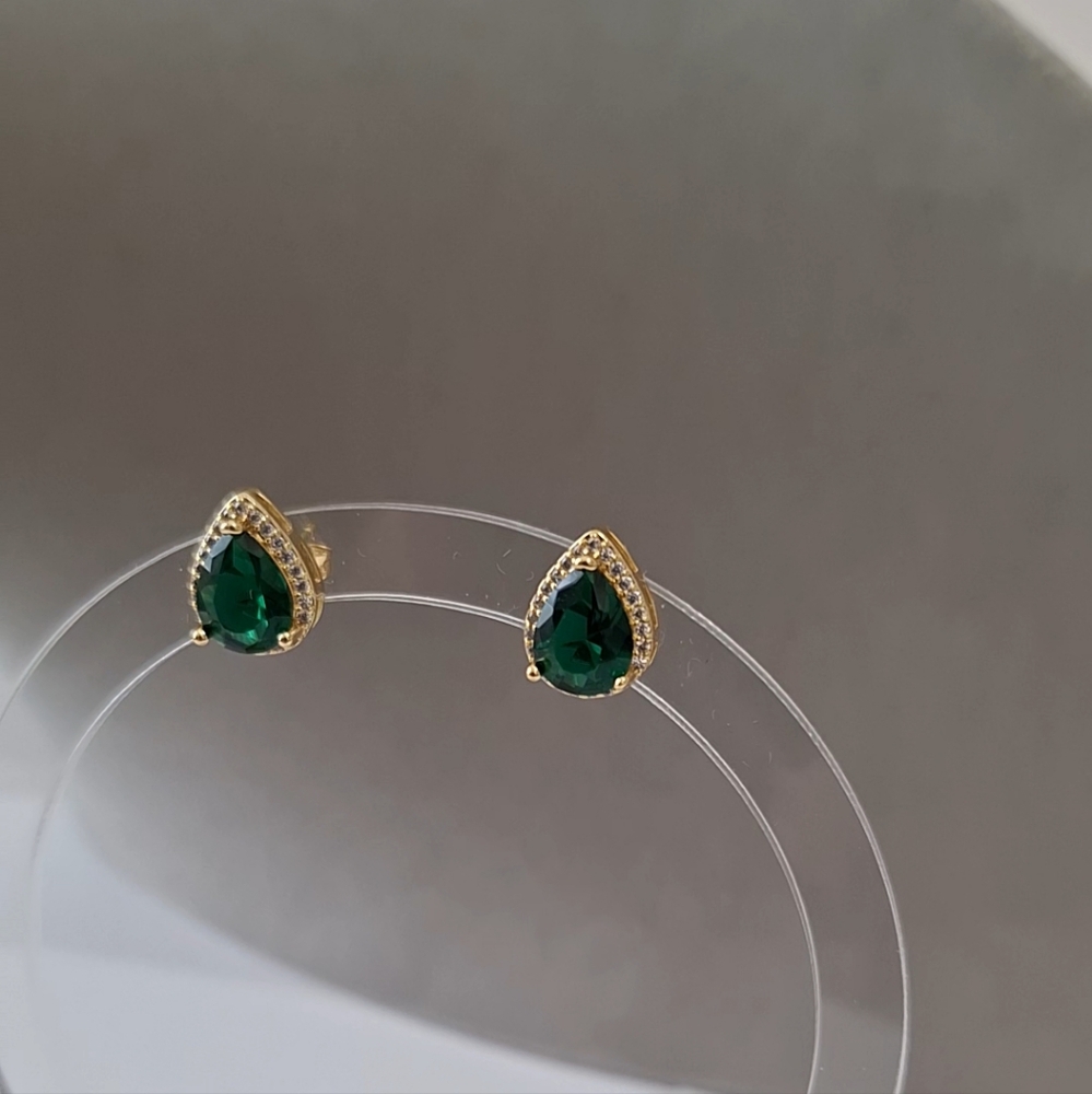 Pear shape emerald stud earrings